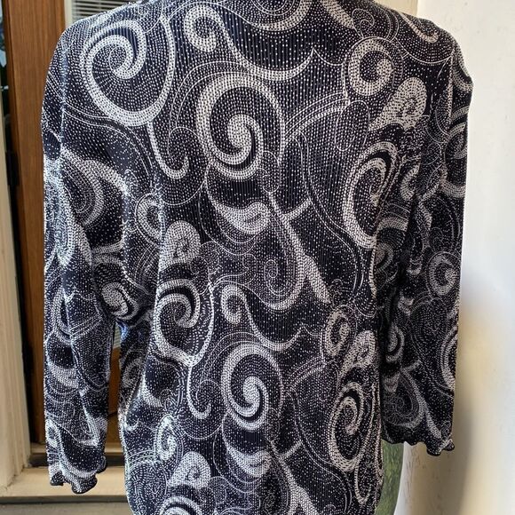 Dress barn black and white pullover “0” ring stretch top size 2X - Picture 5 of 7